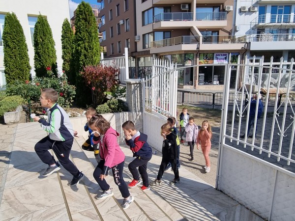 Учение за евакуация при пожар направиха в ОУ “Св. Паисий Хилендарски“