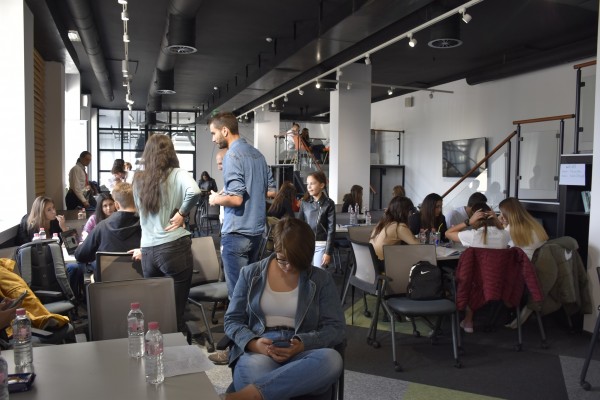 “Високотехнологични решения за градове и общности“ търсиха ученици на ПГЛПТ в Иновативен лагер в София