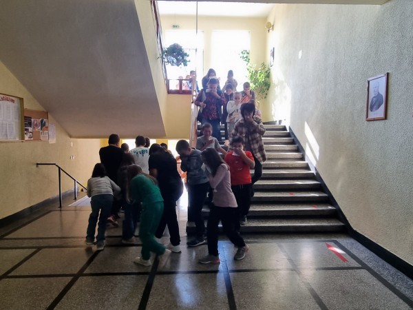 Учение за евакуация при пожар направиха в ОУ “Св. Паисий Хилендарски“