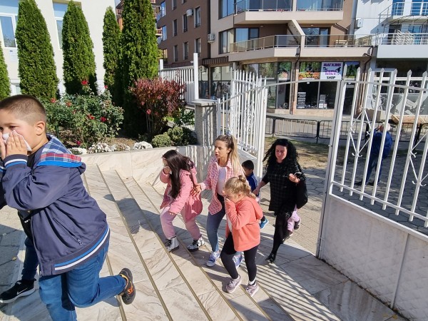 Учение за евакуация при пожар направиха в ОУ “Св. Паисий Хилендарски“