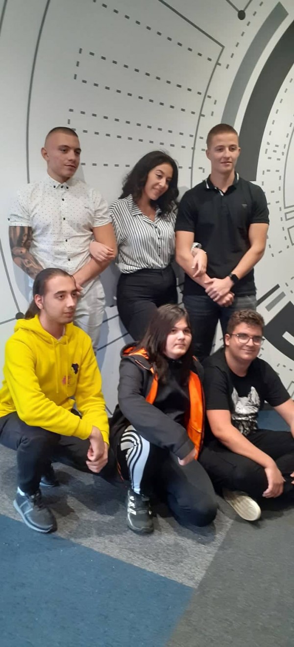 “Високотехнологични решения за градове и общности“ търсиха ученици на ПГЛПТ в Иновативен лагер в София