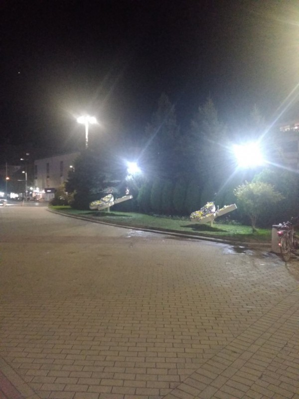 Казанлък хубавее с ново есенно зацветяване