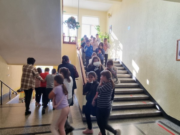 Учение за евакуация при пожар направиха в ОУ “Св. Паисий Хилендарски“