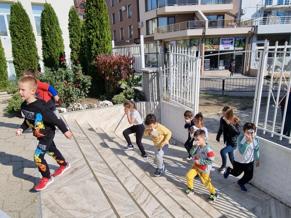 Учение за евакуация при пожар направиха в ОУ “Св. Паисий Хилендарски“