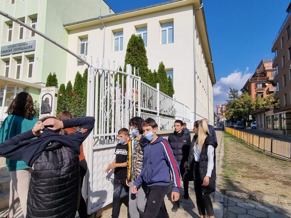 Учение за евакуация при пожар направиха в ОУ “Св. Паисий Хилендарски“