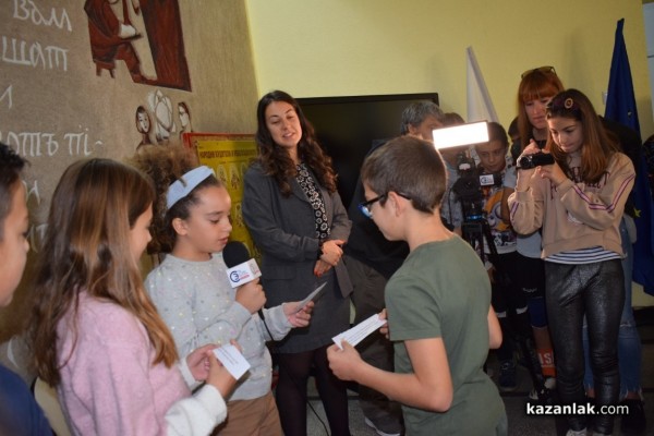 Четвъртокласници от ОУ „Паисий Хилендарски“ влязоха в ролята на журналисти за час 