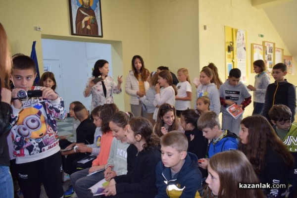 Четвъртокласници от ОУ „Паисий Хилендарски“ влязоха в ролята на журналисти за час 