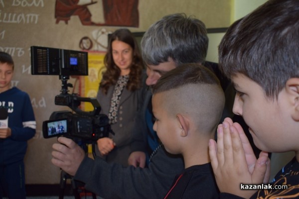 Четвъртокласници от ОУ „Паисий Хилендарски“ влязоха в ролята на журналисти за час 