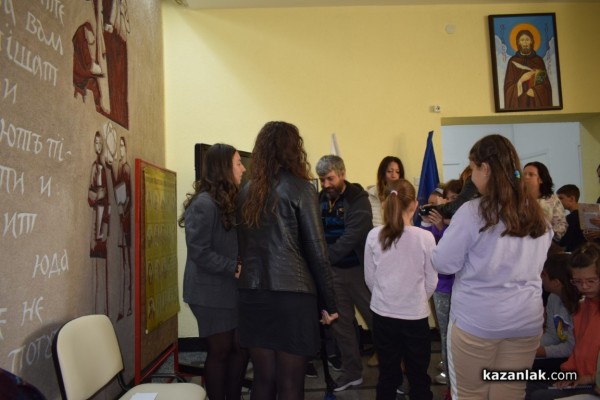 Четвъртокласници от ОУ „Паисий Хилендарски“ влязоха в ролята на журналисти за час 