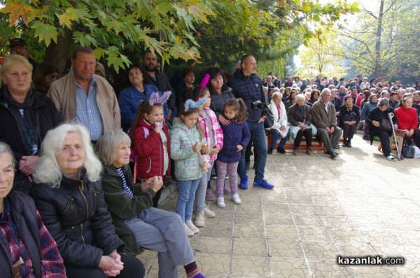 След двегодишна пауза Голямо Дряново отново събра стотици хора на Фестивала на ореха 
