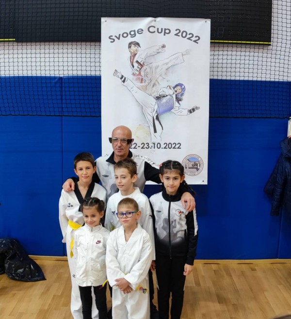 Малките таекуондисти на “Кентавър“ се завърнаха с 9 медала от Своге