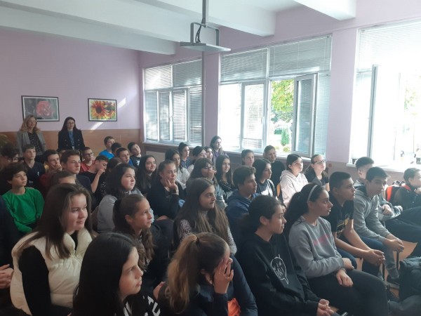 Част от екипа на Художествената галерия гостува с интересна лекция в ОУ “Георги Кирков“