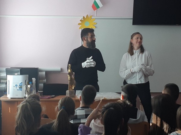 Част от екипа на Художествената галерия гостува с интересна лекция в ОУ “Георги Кирков“