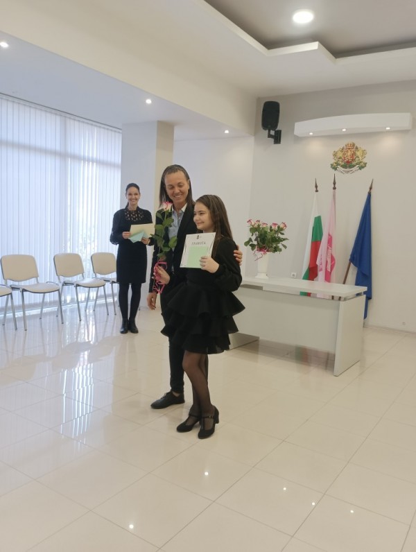 Единайсет казанлъшки таланти бяха отличени от Община Казанлък 