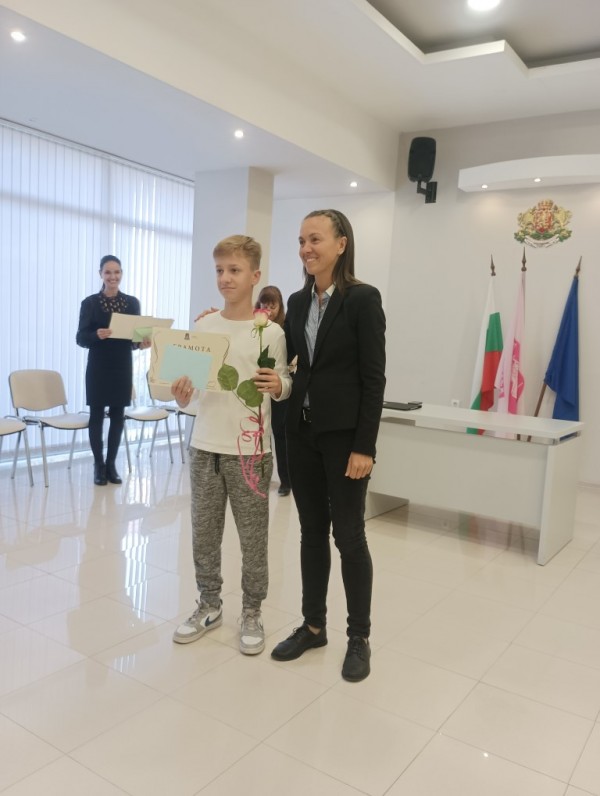 Единайсет казанлъшки таланти бяха отличени от Община Казанлък 