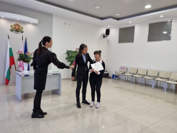 Единайсет казанлъшки таланти бяха отличени от Община Казанлък 