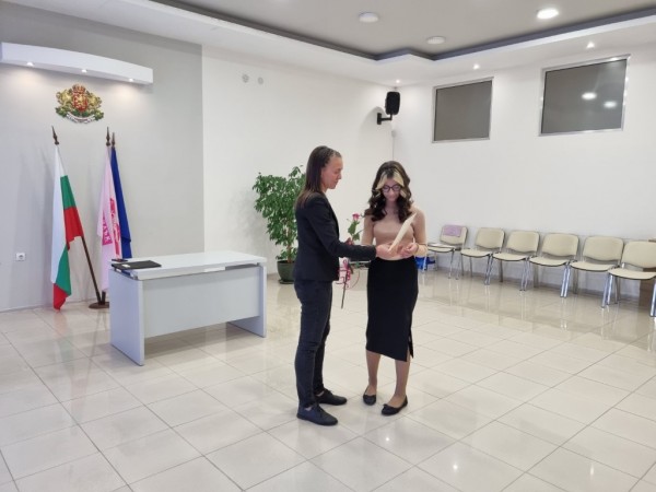 Единайсет казанлъшки таланти бяха отличени от Община Казанлък 