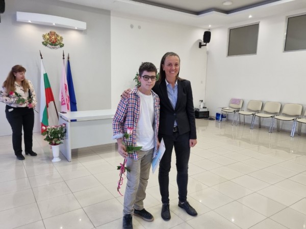 Единайсет казанлъшки таланти бяха отличени от Община Казанлък 