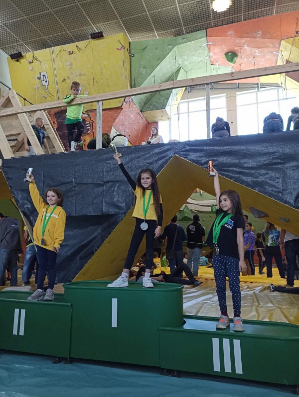 Малката катерачка Мария Колева грабна златен медал и купа “България“