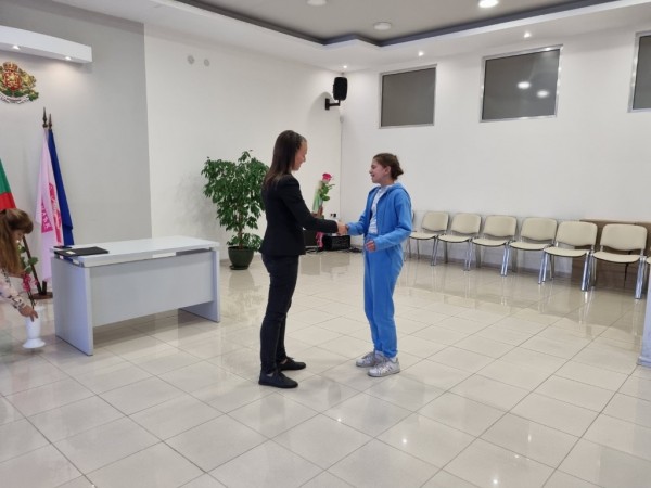 Единайсет казанлъшки таланти бяха отличени от Община Казанлък 