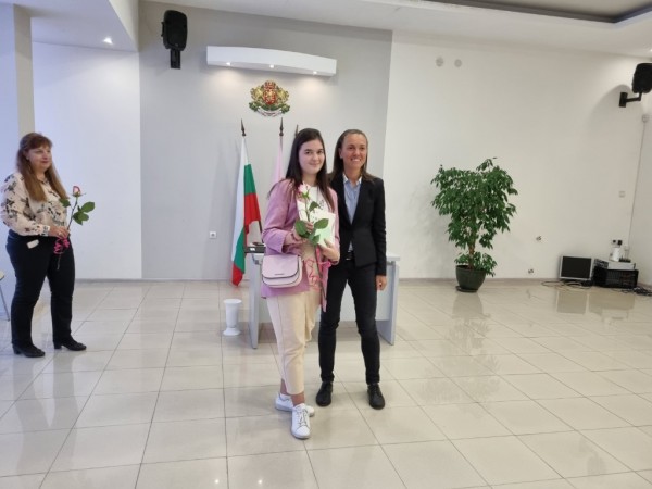 Единайсет казанлъшки таланти бяха отличени от Община Казанлък 