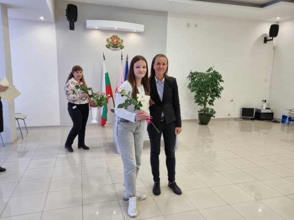 Единайсет казанлъшки таланти бяха отличени от Община Казанлък 