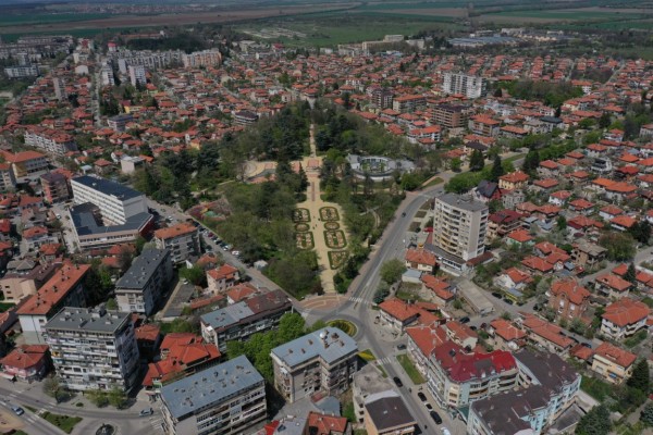 Община Казанлък има възможност да разшири парк “Розариум” до реалните му граници