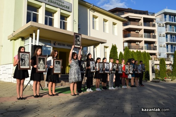 С тържествена церемония и водосвет откриха училищната камбана в двора на ОУ „Св. Паисий Хилендарски“