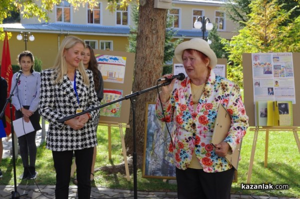 С флашмоб, много награди и първи брой на училищния вестник кирковци отбелязаха патронния си празник днес