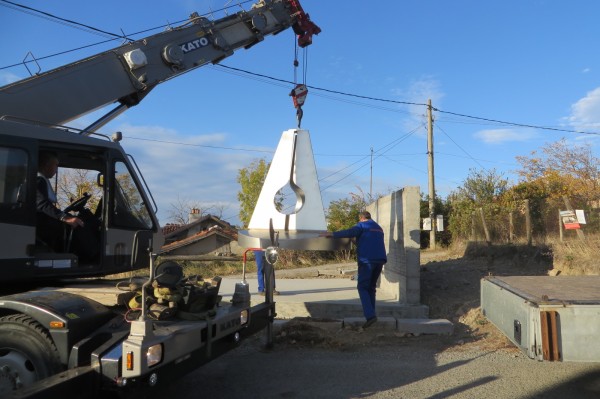 Скулптурата на Ясеновския войнишки паметник е поставена