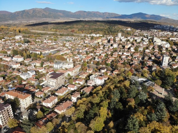 Община Казанлък има възможност да разшири парк “Розариум” до реалните му граници