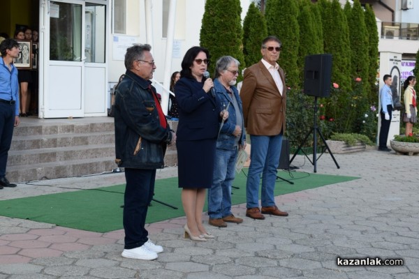 С тържествена церемония и водосвет откриха училищната камбана в двора на ОУ „Св. Паисий Хилендарски“