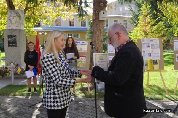 С флашмоб, много награди и първи брой на училищния вестник кирковци отбелязаха патронния си празник днес