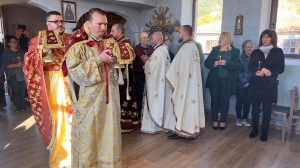  Митрополит Киприан служи в казанлъшкото село Горно Изворово