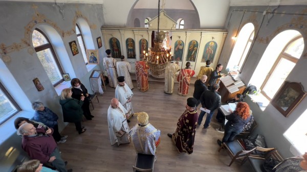  Митрополит Киприан служи в казанлъшкото село Горно Изворово