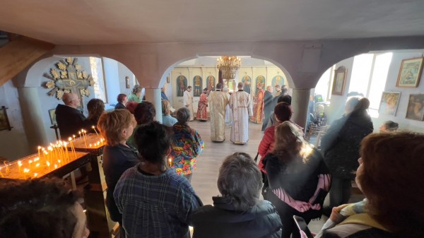  Митрополит Киприан служи в казанлъшкото село Горно Изворово