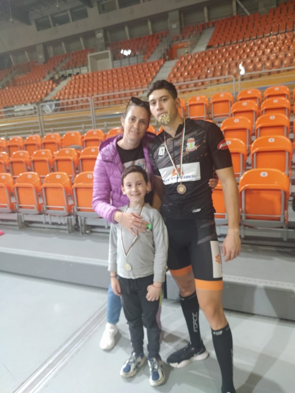 3 медала за “лястовицата“ Иван Тодоров от Държавното в Пловдив