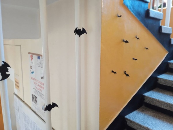 Учениците от ПГЛПТ отбелязаха с парти празника Хелоуин