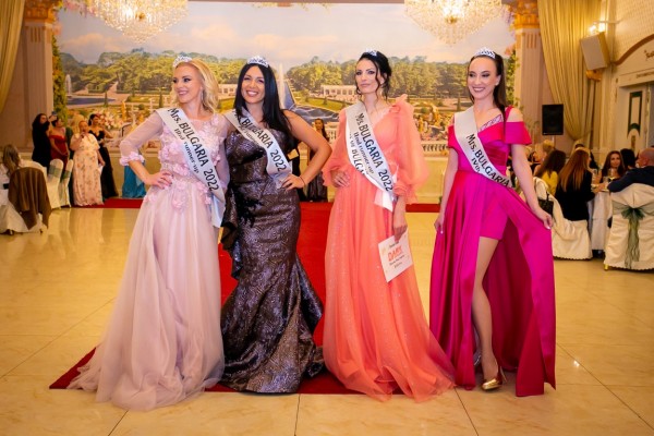 Казанлъчанката Славяна Драгнева стана първа подгласничка в конкурса Мисис България 2022