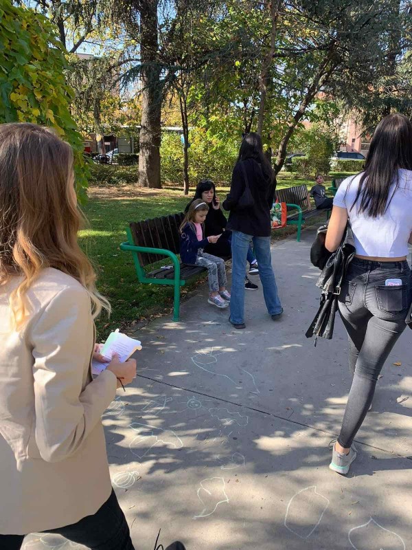 Ученици от ПХГ “Св. Св. Кирил и Методий“ раздадоха 500 брошури с мисли на будители