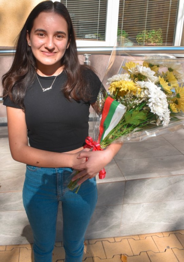 Учениците от ПГЛПТ писаха с дигиталните почерци на Левски и Ботев