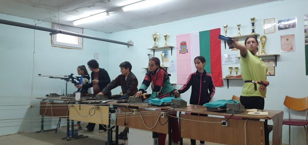 14 медала спечелиха домакините от турнира по стрелба “Севтополис“