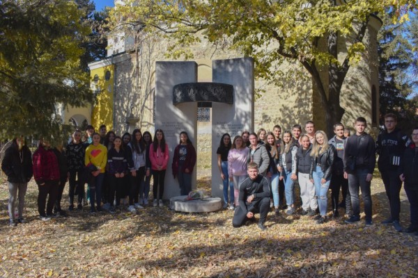 Учениците от ПГЛПТ писаха с дигиталните почерци на Левски и Ботев