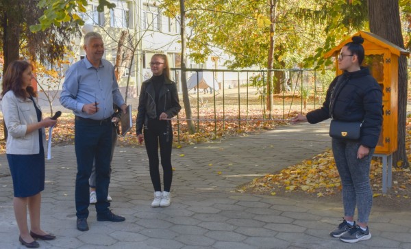 Учениците от ПГЛПТ писаха с дигиталните почерци на Левски и Ботев