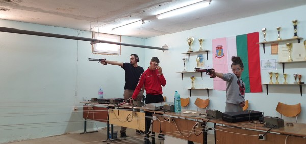 14 медала спечелиха домакините от турнира по стрелба “Севтополис“