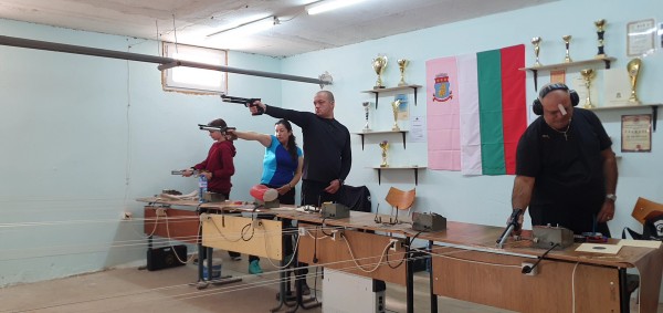 14 медала спечелиха домакините от турнира по стрелба “Севтополис“