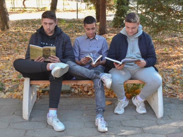 Учениците от ПГЛПТ писаха с дигиталните почерци на Левски и Ботев
