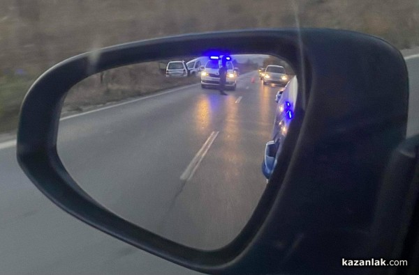 Катастрофа на пътя Казанлък – Енина. Има пострадал, пътя към селото е затворен / ОБНОВЕНА