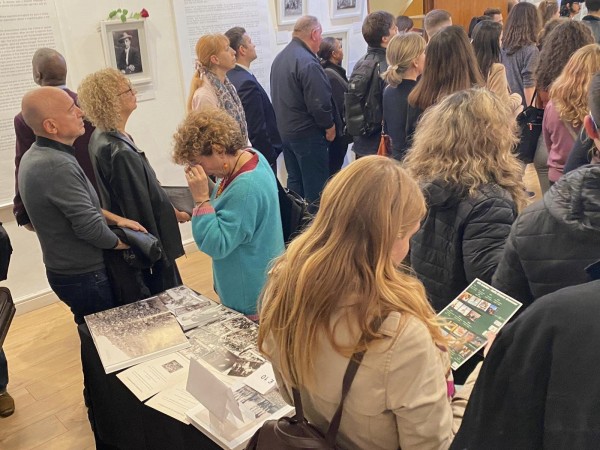 Показаха фотографиите на Антип Обущаров и в Лондон