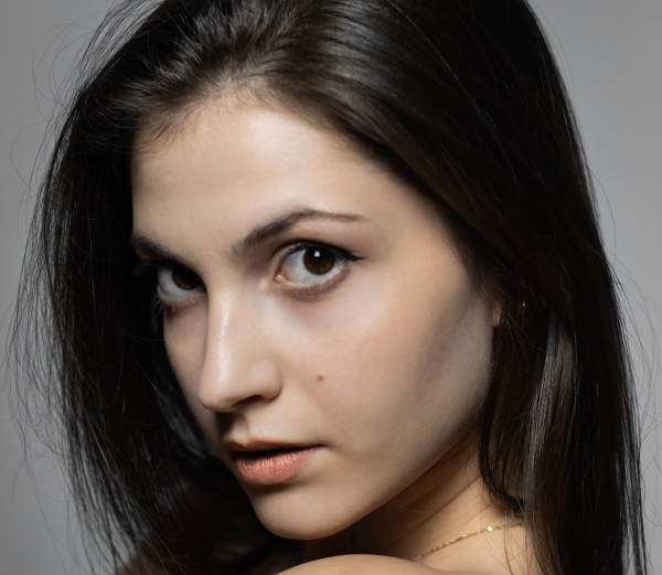 Зорница Кюркчиева от НАТФИЗ е първият стипендиант на Фондация “Васил Самарски“ / Новини от Казанлък